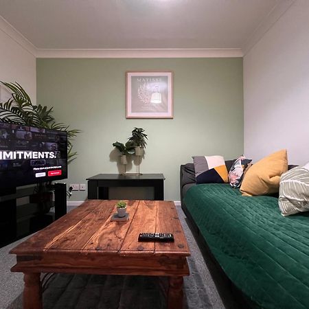 4 Bed Comfy Getaway Apartment Norwich Exterior photo
