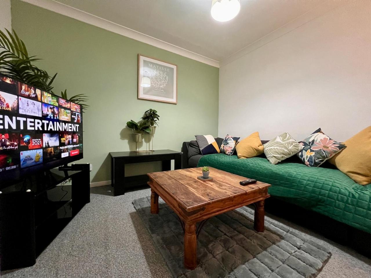 4 Bed Comfy Getaway Apartment Norwich Exterior photo