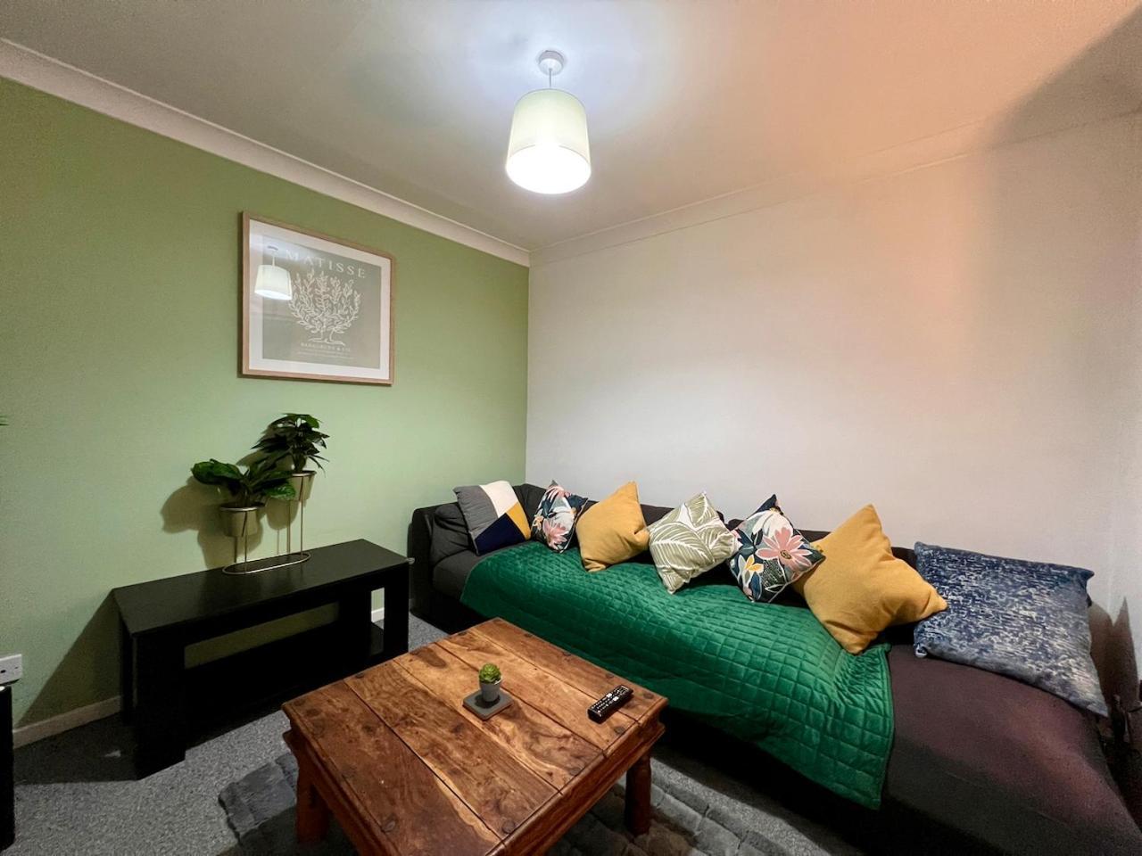 4 Bed Comfy Getaway Apartment Norwich Exterior photo