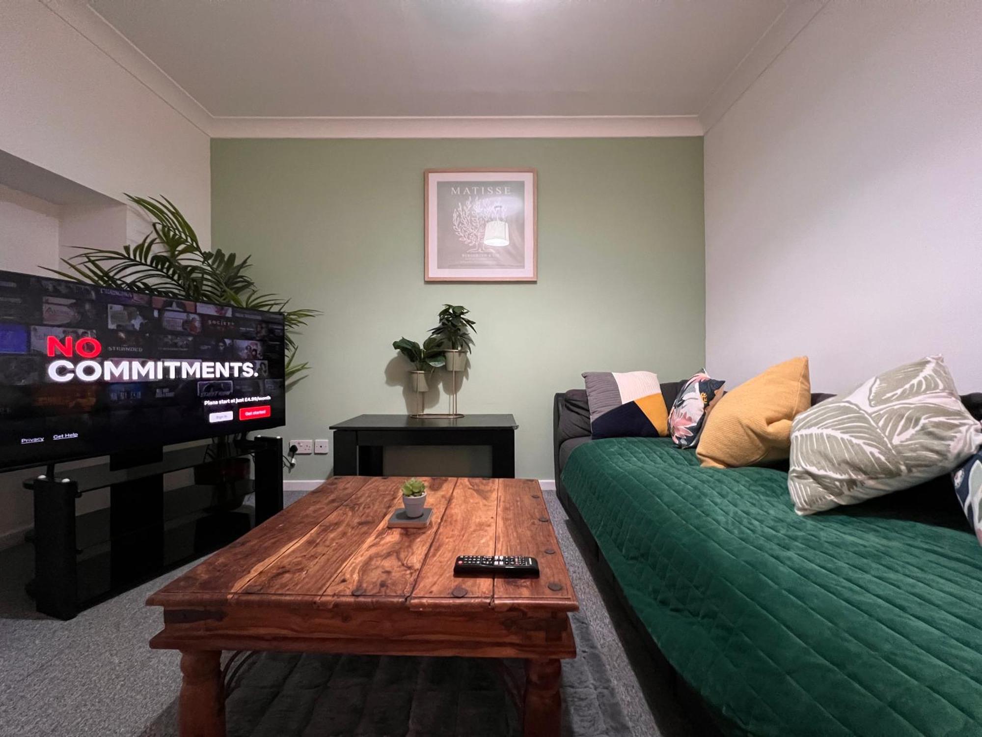 4 Bed Comfy Getaway Apartment Norwich Exterior photo